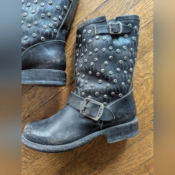 Frye Jenna Distressed Stud Short Moto Black boots in size 5.5 - Picture 7 of 12